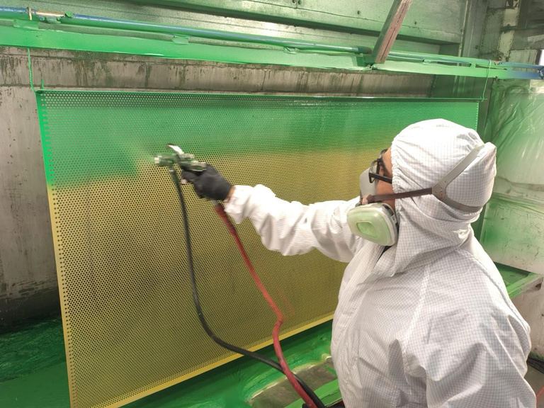 Aplicación de pintura en cabina